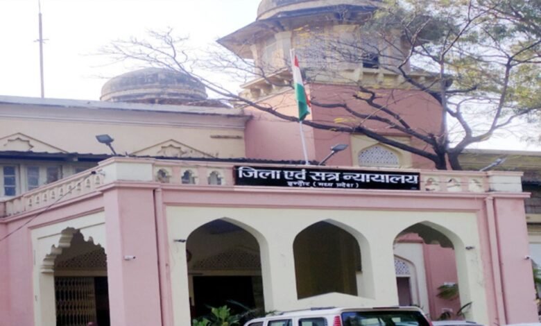 इंदौर जिला कोर्ट में फर्जी वकील होने के शक में युवक गिरफ्तार, बार एसोसिएशन की जांच में खुला मामला
