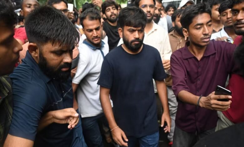 संसद मार्च के बाद अभिजीत दीपके ने समर्थकों से मांगी माफी, घायलों से मांगा संपर्क