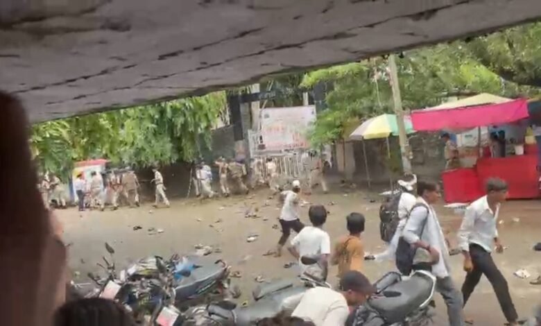कटिहार में NEET पेपर लीक पर बवाल, कलेक्ट्रेट घेराव के दौरान लाठीचार्ज, कई राज्यों में प्रदर्शन तेज