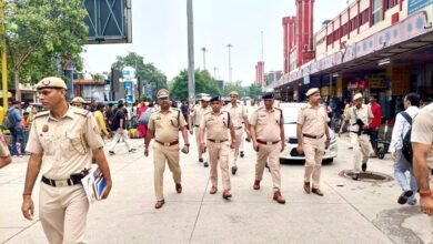 स्वतंत्रता दिवस से पहले पुरानी दिल्ली रेलवे स्टेशन पर कड़ी सुरक्षा, लाल किले के पास पुलिस ने बढ़ाई निगरानी