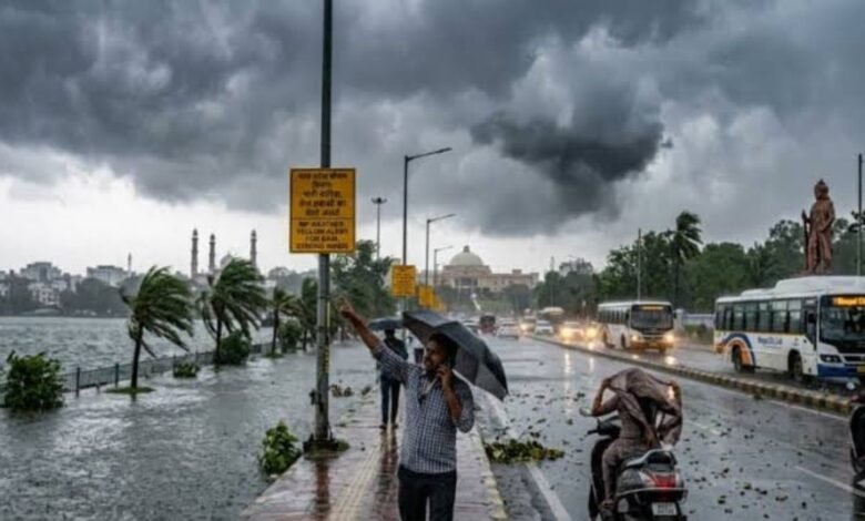 MP Weather: मध्यप्रदेश में फिर एक्टिव हुआ मानसून, 11 जिलों में तेज बारिश का अलर्ट