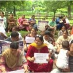 चंडीगढ़ में ETT शिक्षकों का बड़ा प्रदर्शन, हरपाल चीमा के घर के बाहर पहुंचे सैकड़ों शिक्षक और परिवार