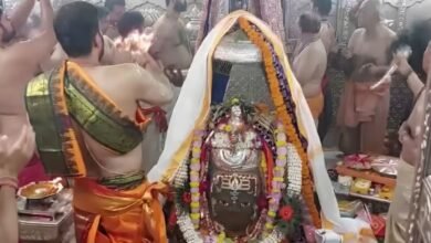 सावन के पहले सोमवार पर शिवालयों में उमड़ा श्रद्धा का सैलाब, काशी से अयोध्या तक गूंजे 'हर-हर महादेव'