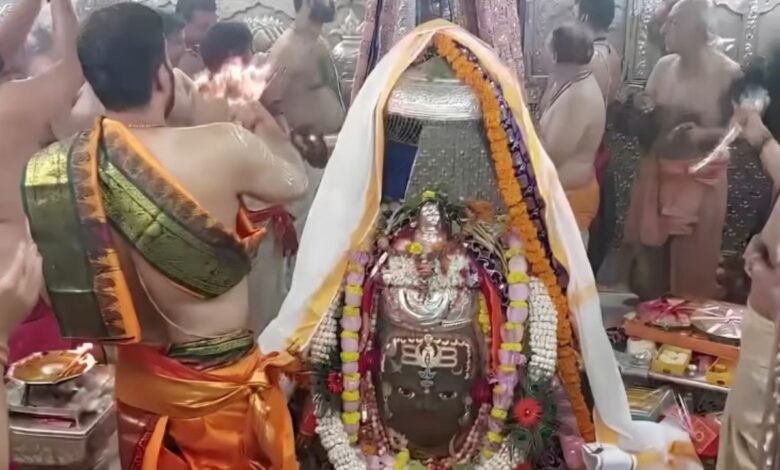 सावन के पहले सोमवार पर शिवालयों में उमड़ा श्रद्धा का सैलाब, काशी से अयोध्या तक गूंजे 'हर-हर महादेव'
