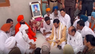 शहीद लांस नायक सुखचैन सिंह के घर पहुंचकर श्रद्धांजलि दी मुख्यमंत्री ने