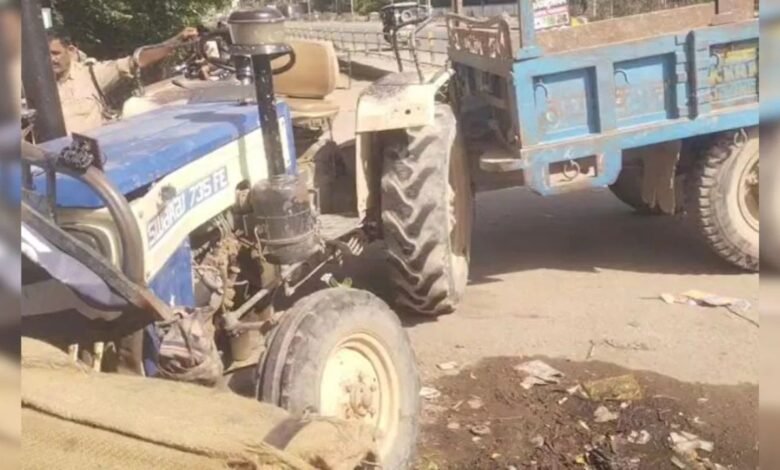 सिरसा में ट्रक ने मारी ट्रैक्टर ट्राली को टक्कर, दोनों वाहन पलटे