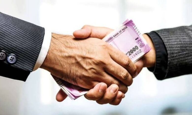 सुबह-सुबह पकड़ा गया रिश्वत लेता हुआ नगर निगम का क्लर्क