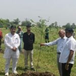 पंचायती जमीन पर बने मकान की पैमाइश रिपोर्ट देने की एवज में मांगी थी रिश्वत