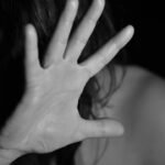 अमेरिका में पति की मदद का भरोसा देकर महिला से दुष्कर्म युवक पर केस दर्ज, देवर ने मिलवाया था युवक से