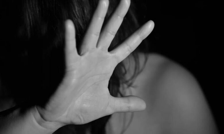 अमेरिका में पति की मदद का भरोसा देकर महिला से दुष्कर्म युवक पर केस दर्ज, देवर ने मिलवाया था युवक से