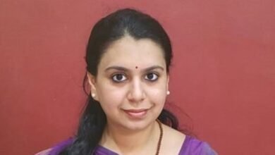 15 दिन पहले छोड़ी आईएएस की नौकरी, दिव्या मित्तल की घोषणा से यूपी की राजनीति गर्माई