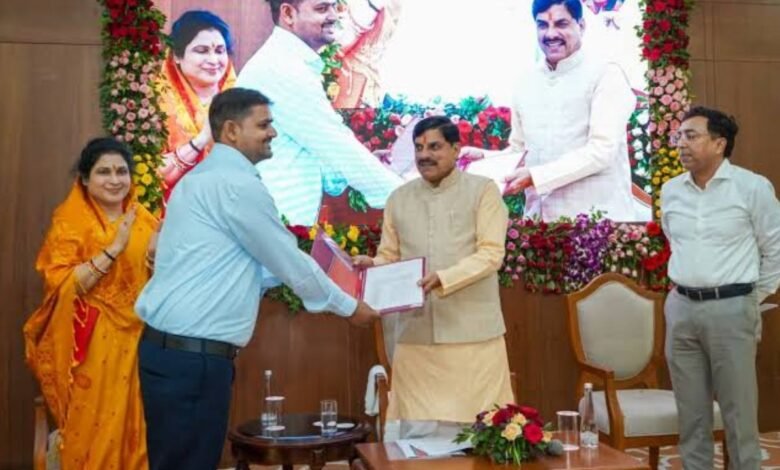MP में 62 खनिज निरीक्षकों को नियुक्ति पत्र, मोहन यादव बोले- नौकरी नहीं, सेवा का नया अवसर