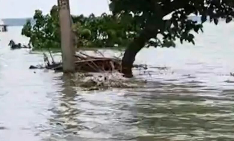 हाजीपुर में गंडक का कहर, 20 फीट रिंग बांध टूटने का दावा; 500 घरों में पानी घुसने की आशंका
